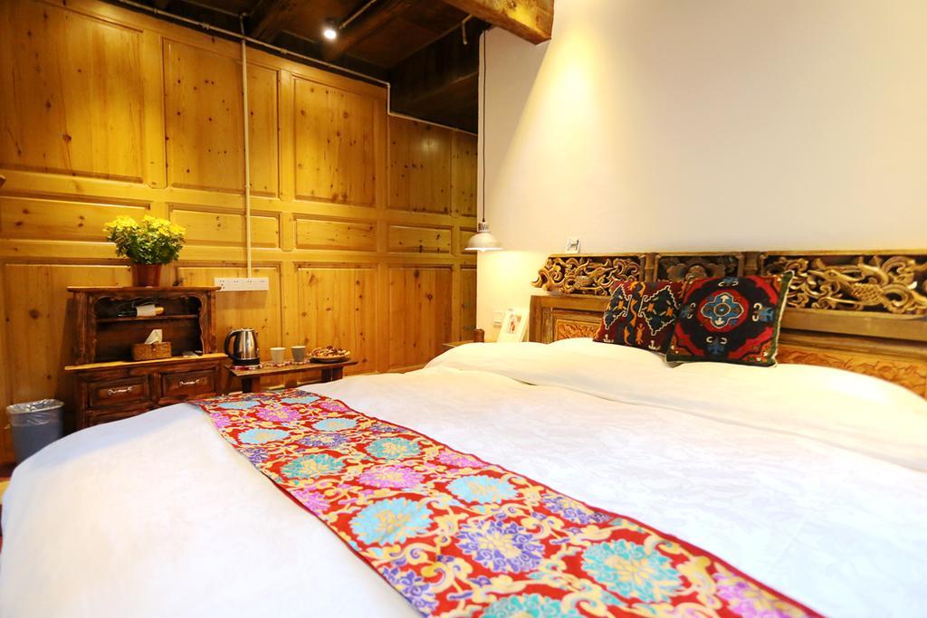 Shangri-La Mid - Mountain Homestay Exterior foto
