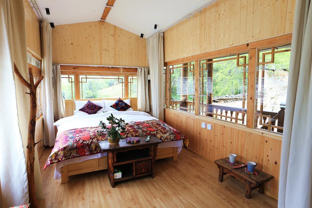 Shangri-La Mid - Mountain Homestay Exterior foto