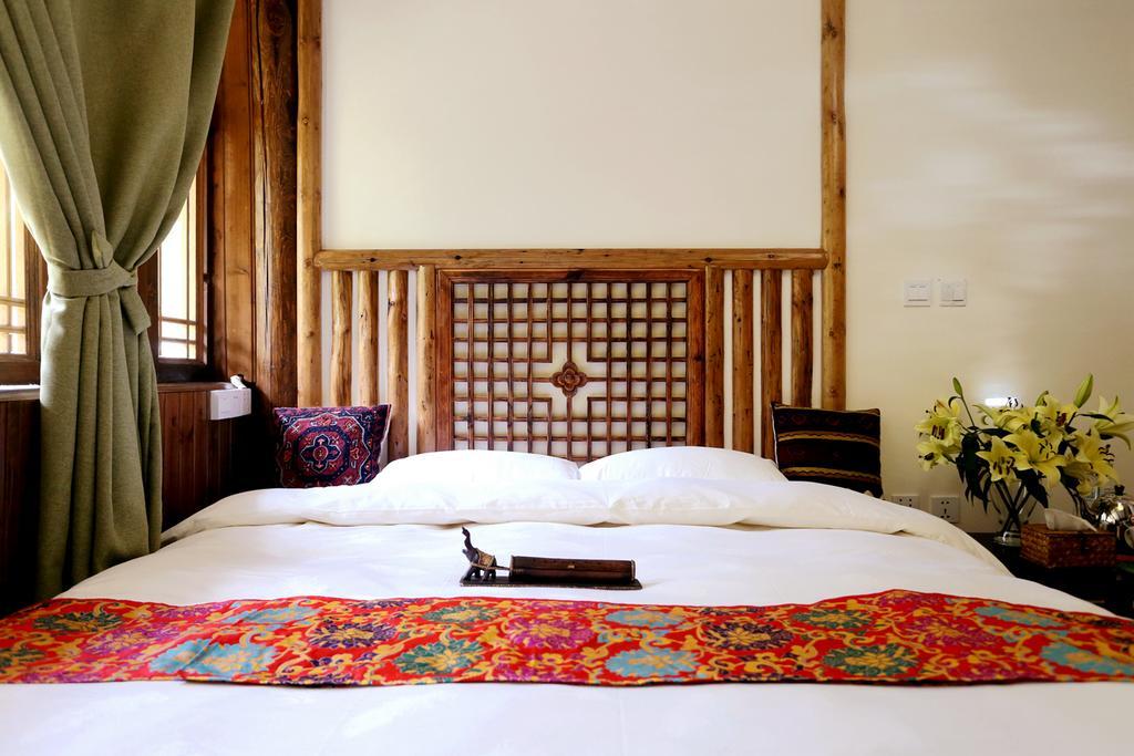 Shangri-La Mid - Mountain Homestay Exterior foto